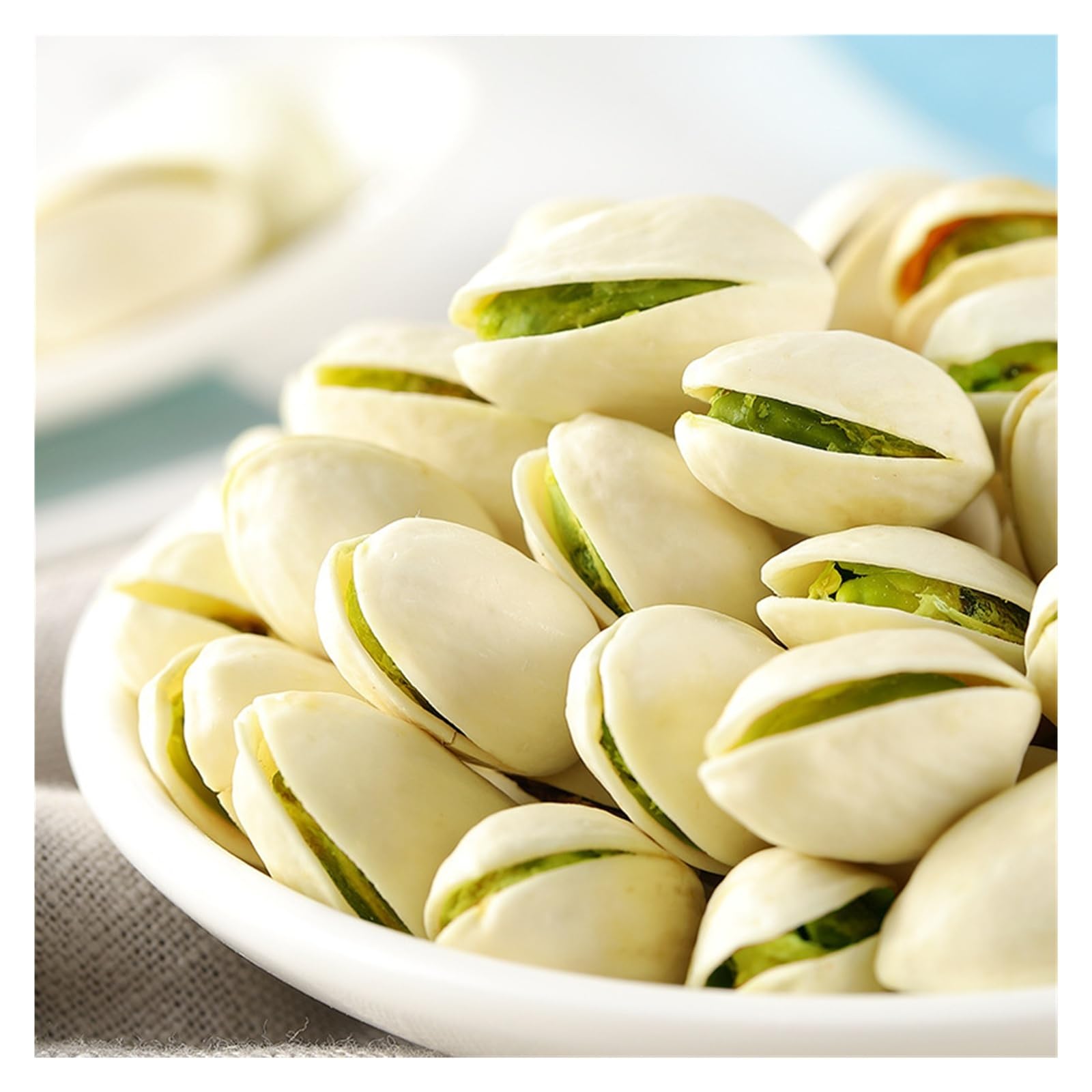 108 g di pistacchi, sgusciati naturalmente e aperti, con granelli carnosi, verde smeraldo, croccanti e fragranti(4bag)