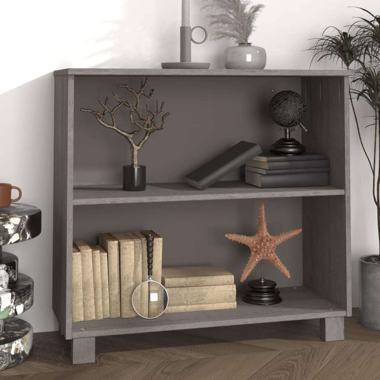 Komoda HAMAR z 2 otwartymi półkami, lite drewno sosnowe, jasnoszara, 85 x 35 x 80 cm – wytrzymała drewniana kredens do korytarza, salonu lub jadalni