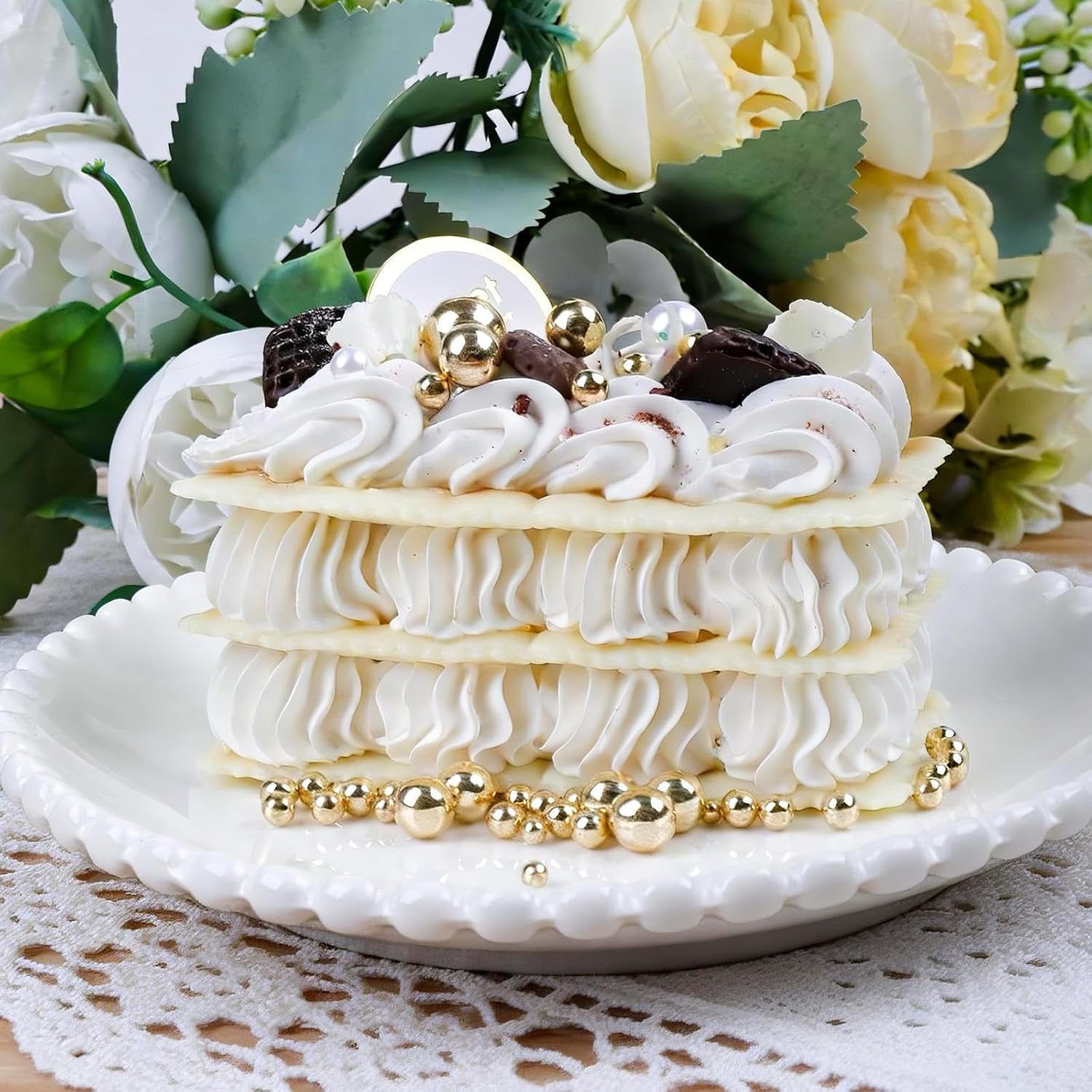 Perlas de Azúcar Blancas, Doradas & Plateadas Comestibles 130g - 4 Tamaños de Perlas para Decorar Tartas, Cupcakes y Galletas - Ideal para Bodas, Cumpleaños, Halloween, Navidad, Sprinkles