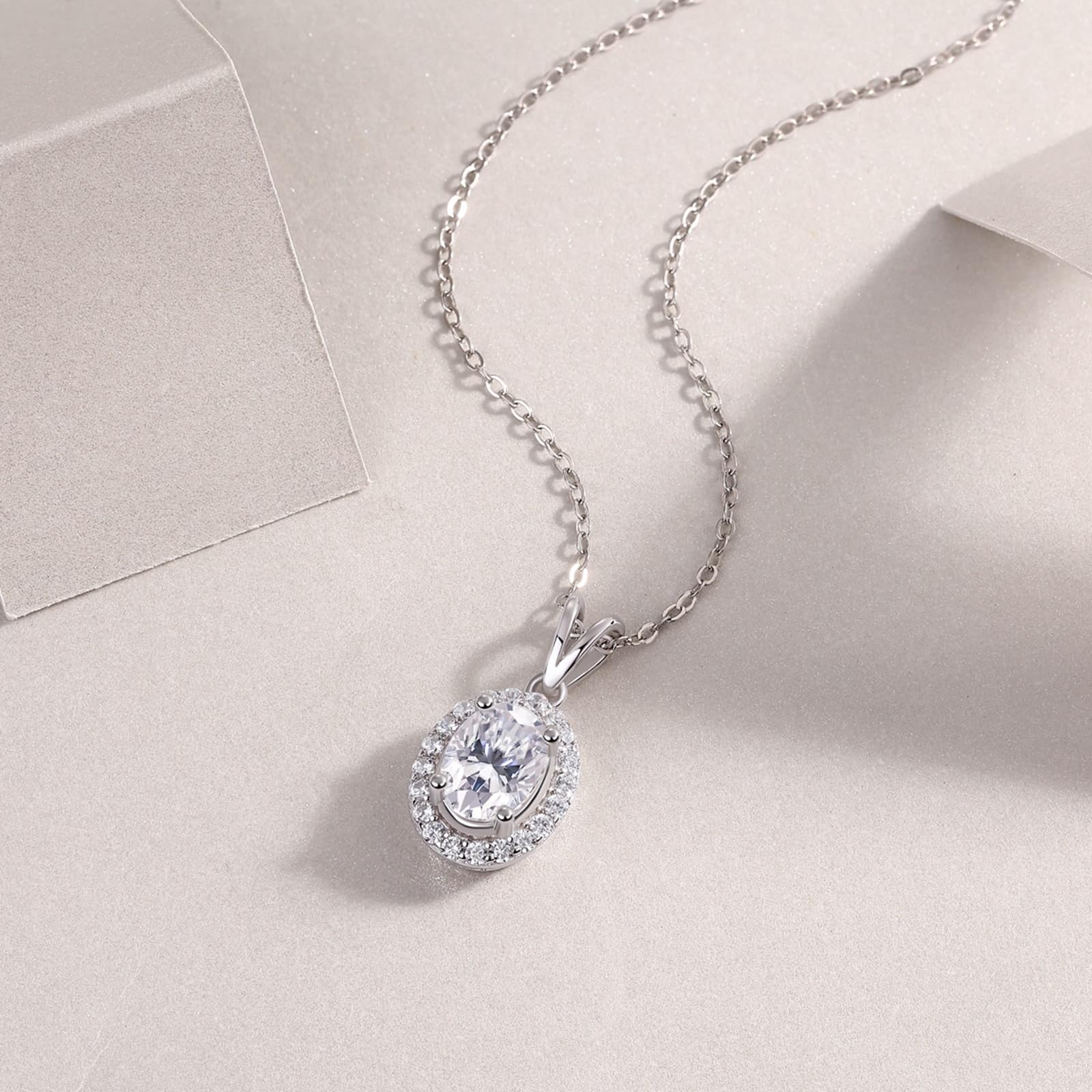 Collana in oro bianco 18 carati Au750 con moissanite ovale, ciondolo classico, 45 cm