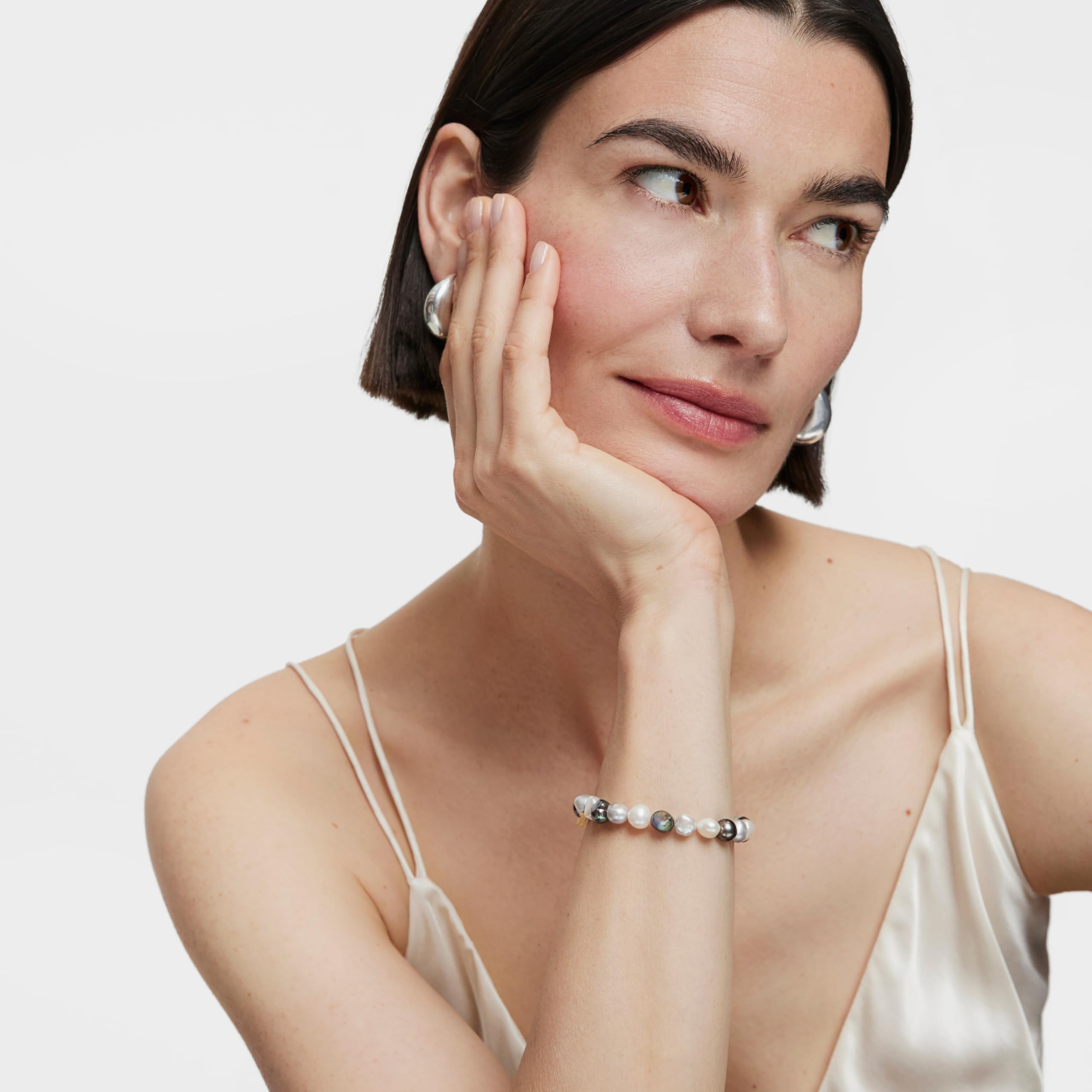 TOUS Perlenarmband für Damen mit Bärenmuster aus 18 Karat Gelbgold, 17,5 cm lang, elegant und vielseitig, Perlenkollektion