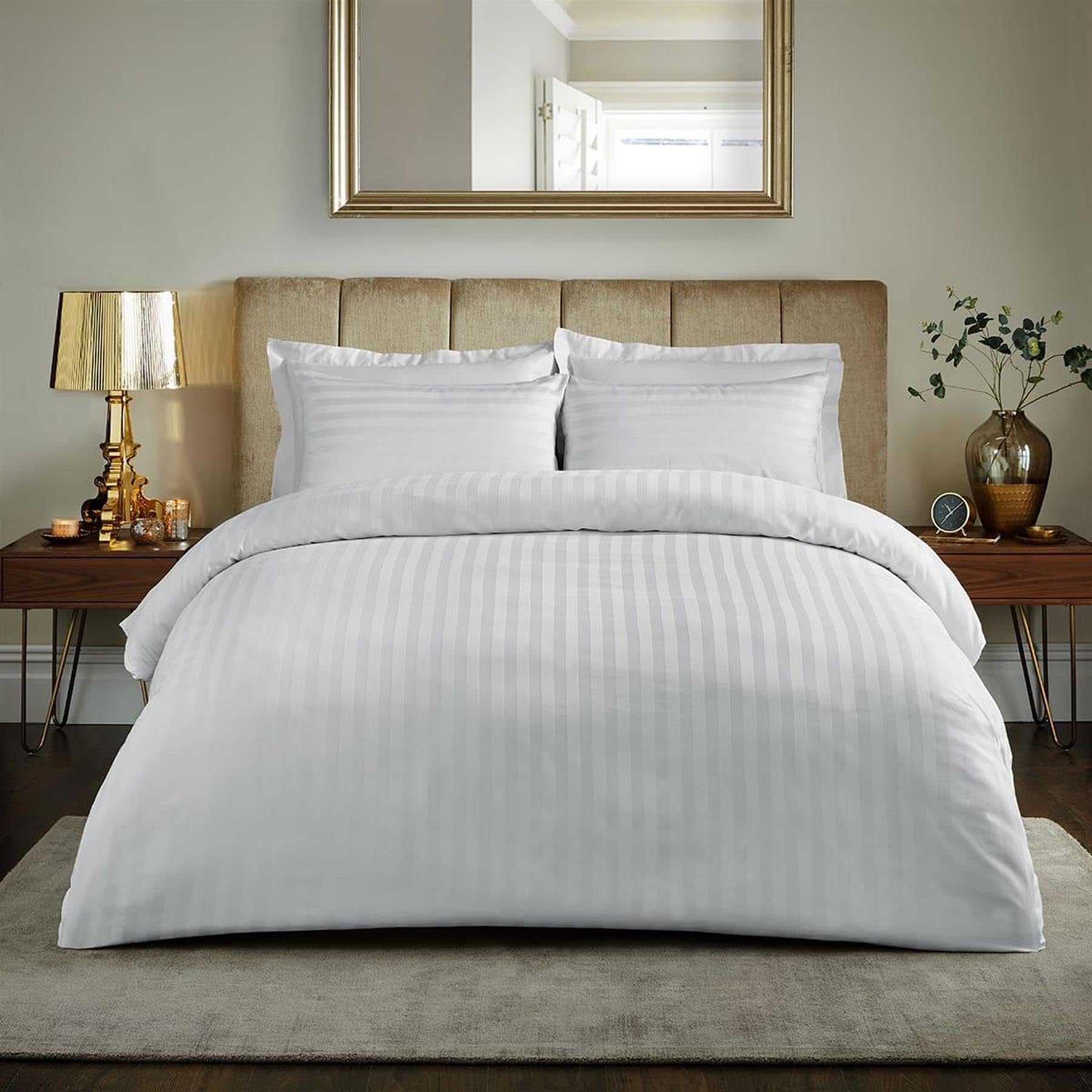 800TC Double Duvet Cover Set Cotton Rich Satin Stripe White Quilt Cover with Housewife Pillowcases – Super Soft Bedding & Linen for a Home or Hotel Machine Washable