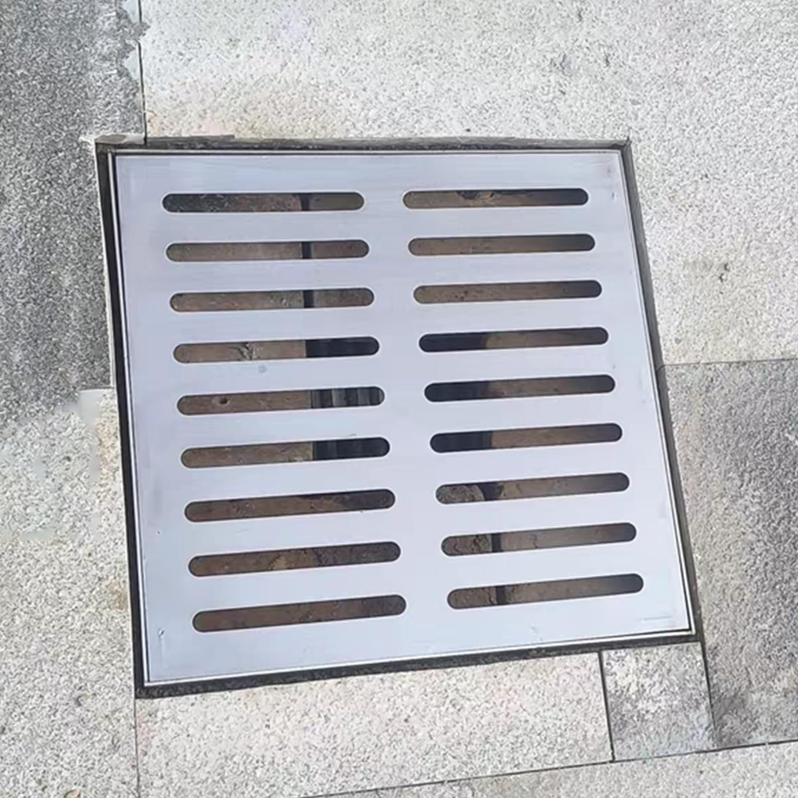 Caniveau extérieur 20x20 cm avec grille de drainage en acier inoxydable 304