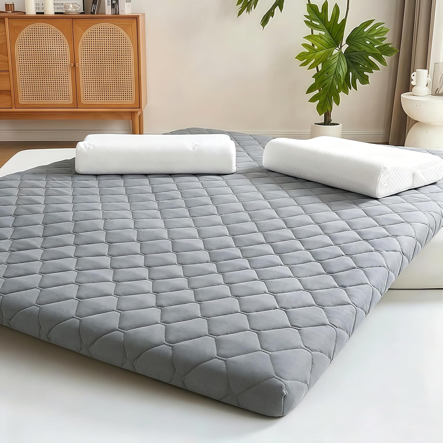 DOWNSTORIA Japanese Floor Mattress, Futon Mattress Roll Up Tatami Mat with Handle, Foldable Floor Bed Sleeping Pad for Camping, Twin Size, Grey(39x75)