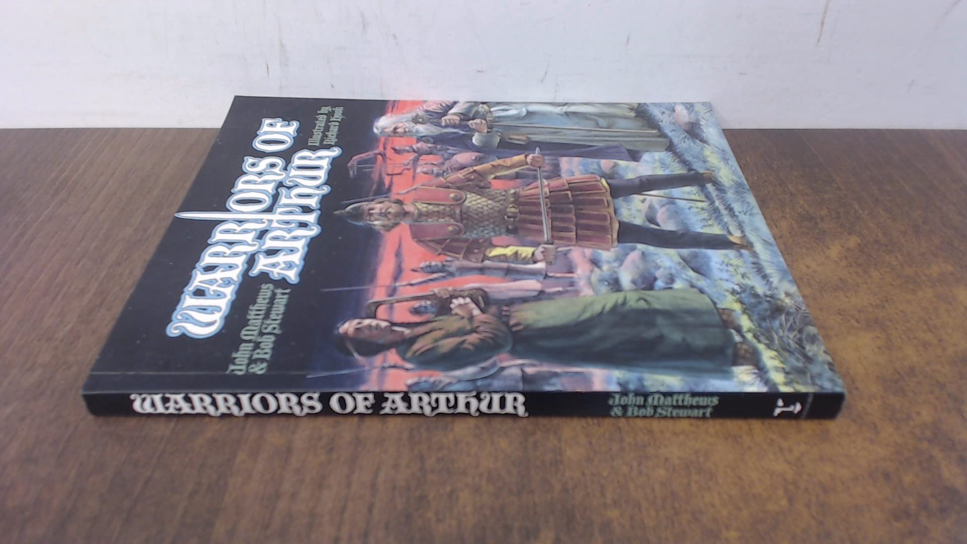 Buy Warriors of Arthur — BookShops.in