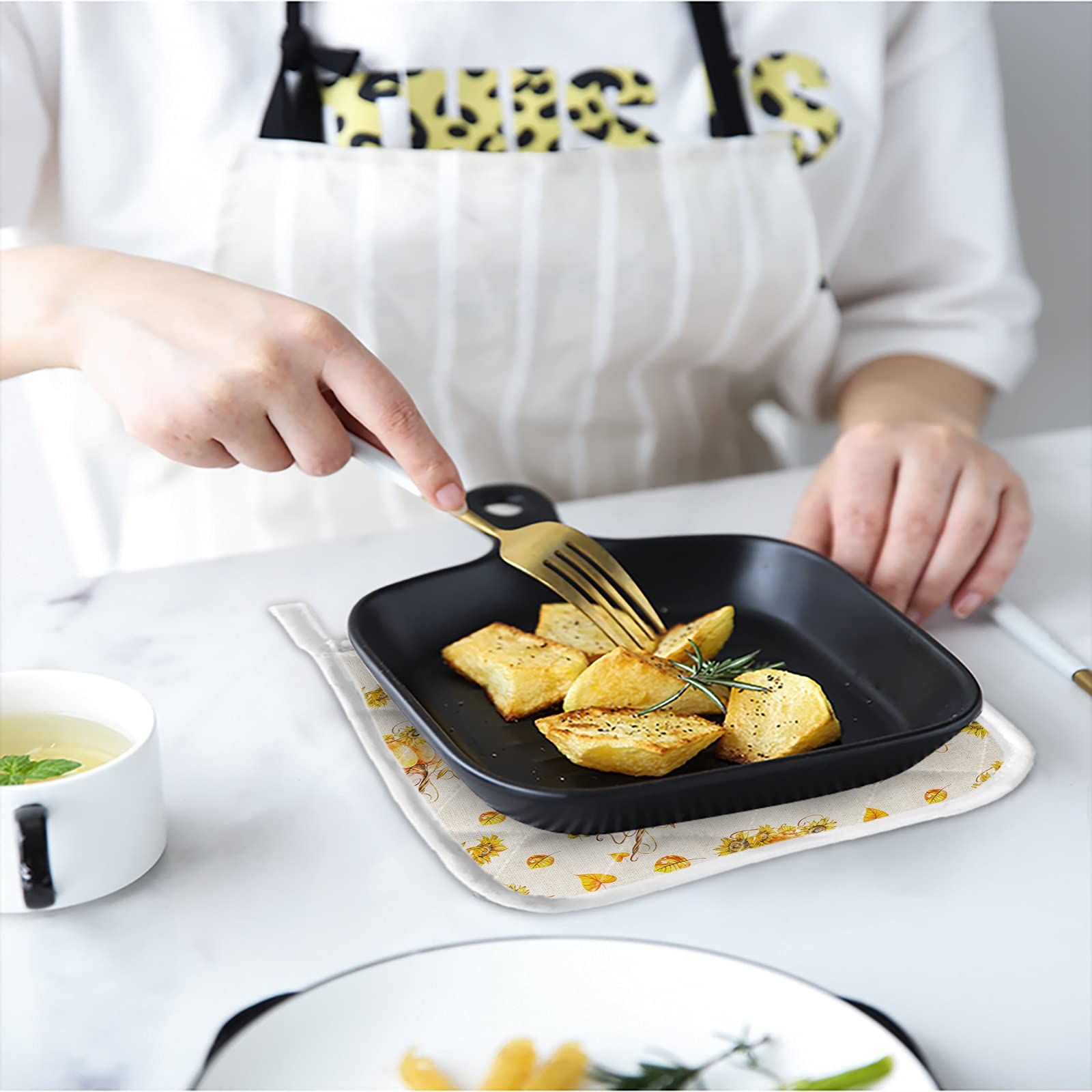 Oven Mitts 2-Piece Set Mitt and Potholder