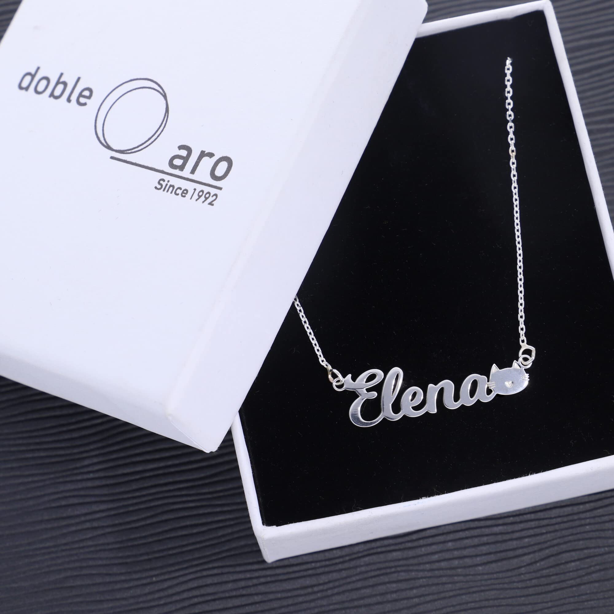 Colgante Personalizado con Nombre - Plata de Ley 925/1000 para Mujer – Collar Artesanal con Cadena Ajustable - Hecho en España (Modelo Cat, Plata de Ley)