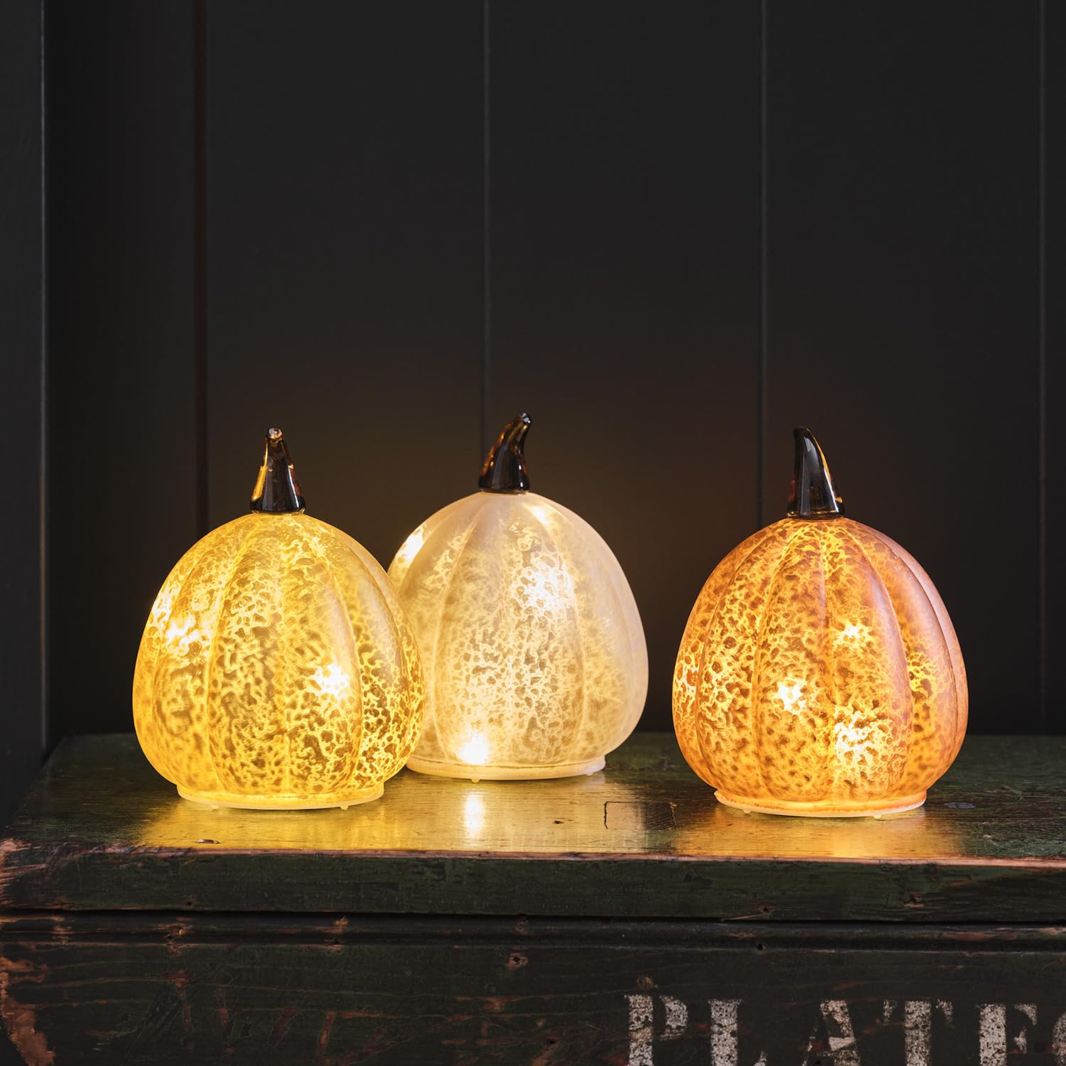 Lights4fun Lot de 3 Citrouilles Décoratives en Verre Moucheté LED à Piles avec Minuterie Décoration d'automne et d'halloween pour Intérieur