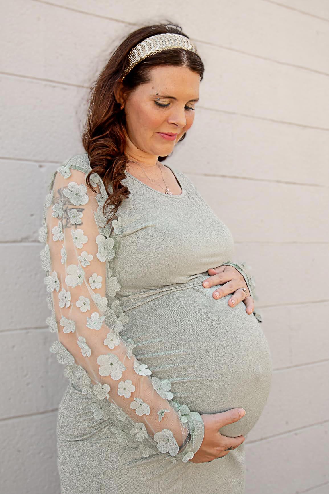 Umstandskleid, Midilänge, lange Rüschärmel floraler Netzstoff, figurbetontes Kleid für Babyparty, Fotoshooting.