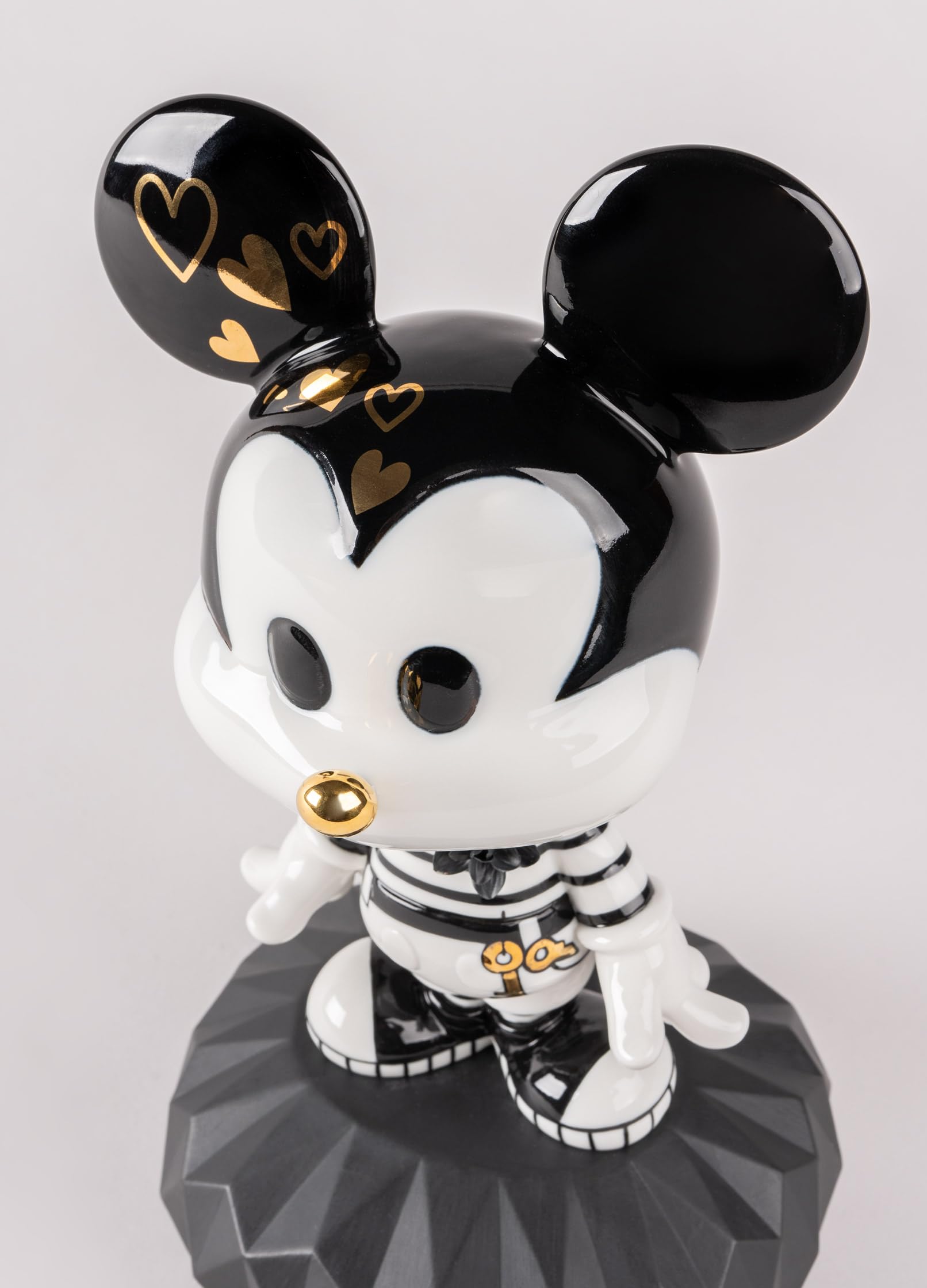 ミッキー　LLADRO Mickey Mouse Figurine | Lladró® USA