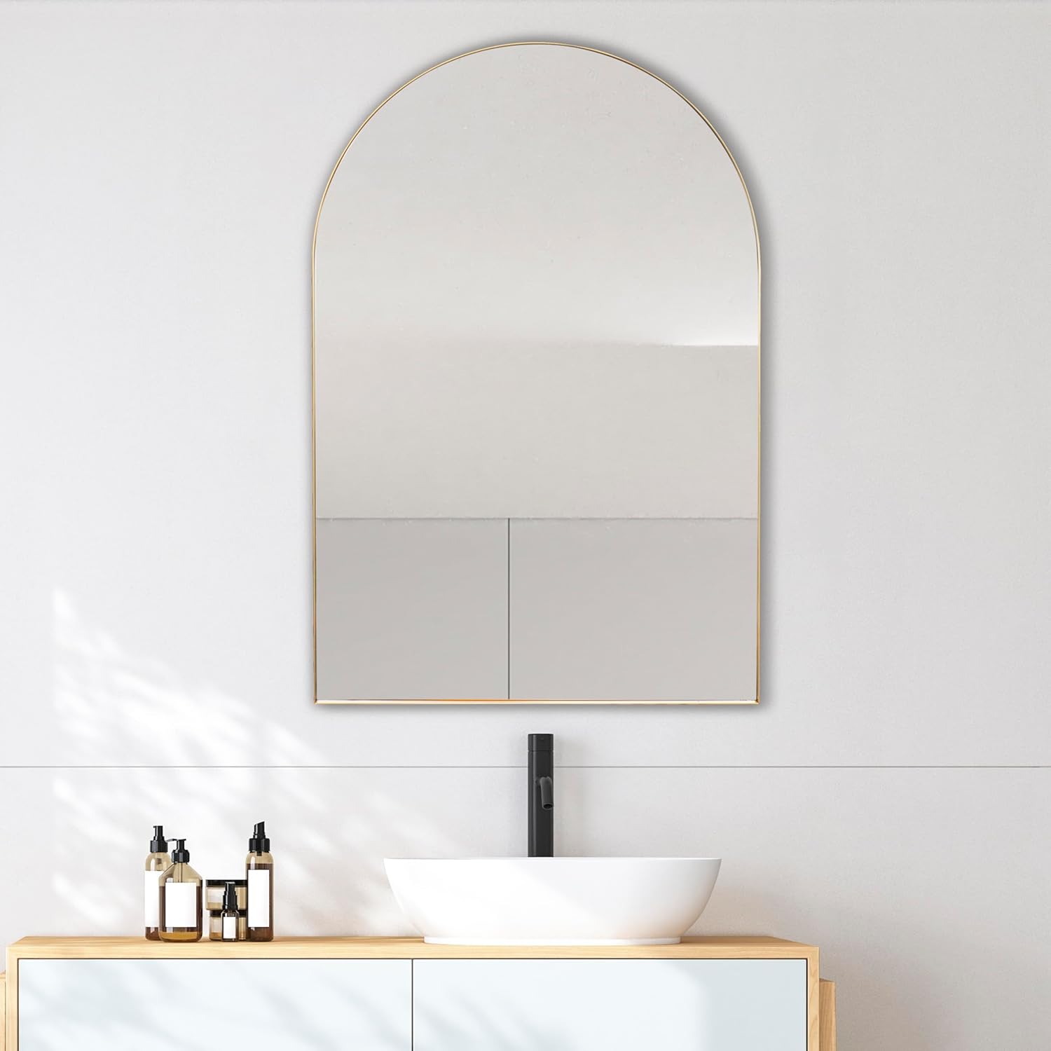 JONATHAN Y Elodie 24" x 36" Gold Arched Wall Mounted Mirror with Iron Frame for Bathroom Vanity Bedroom and Entryway Modern Decorative Home Decor MIR204C