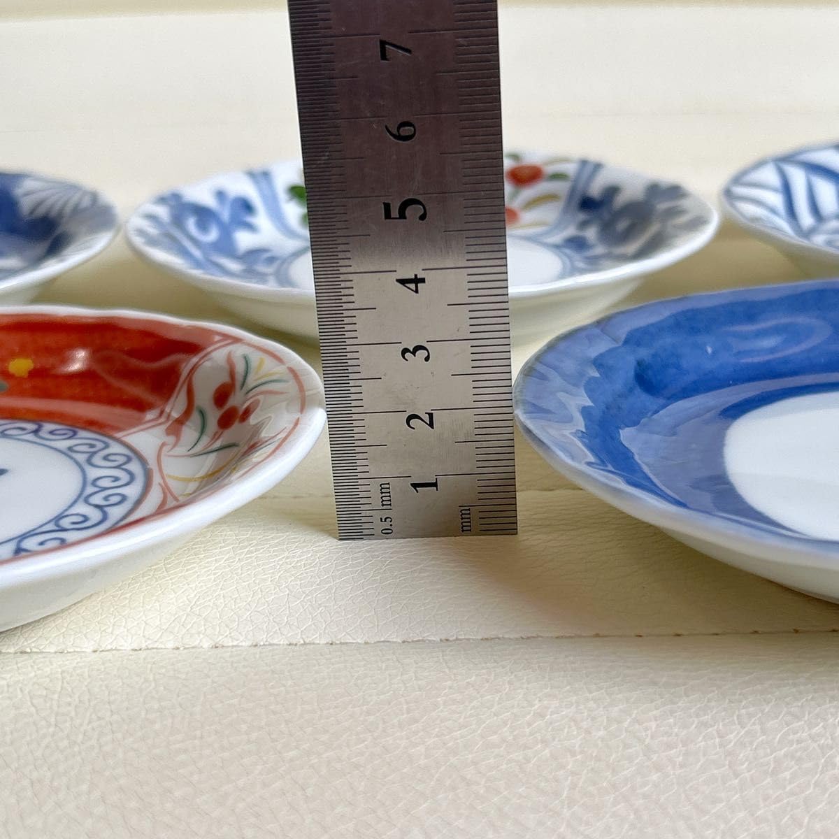 【新品未使用】有田焼 清秀 絵変り 銘々皿揃 5枚＋大皿1枚 木箱入り Amazon.co.jp: 有田焼 清秀 絵変わり 銘々皿揃 5枚セット 小皿 赤絵染