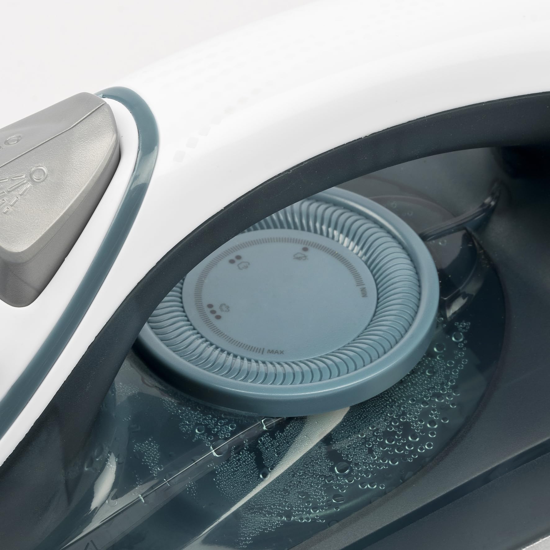 Girmi ST51 Ferro da Stiro A Vapore, Alta potenza 2400 W, Piastra in Ceramica, Impugnatura ergonomica, Capacità 250 ml, Funzione Anti-calcare, Anti-goccia, Auto-pulizia