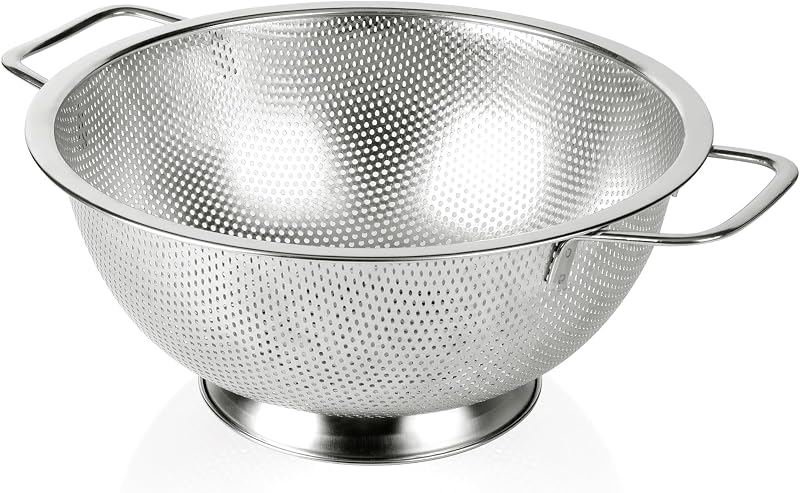 YC Kitchen Rozsdamentes Acél Szűrő 28,5 cm - Tésztaszűrő Fogantyúkkal, Mosogatógépben Mosható, Konyhai Edény