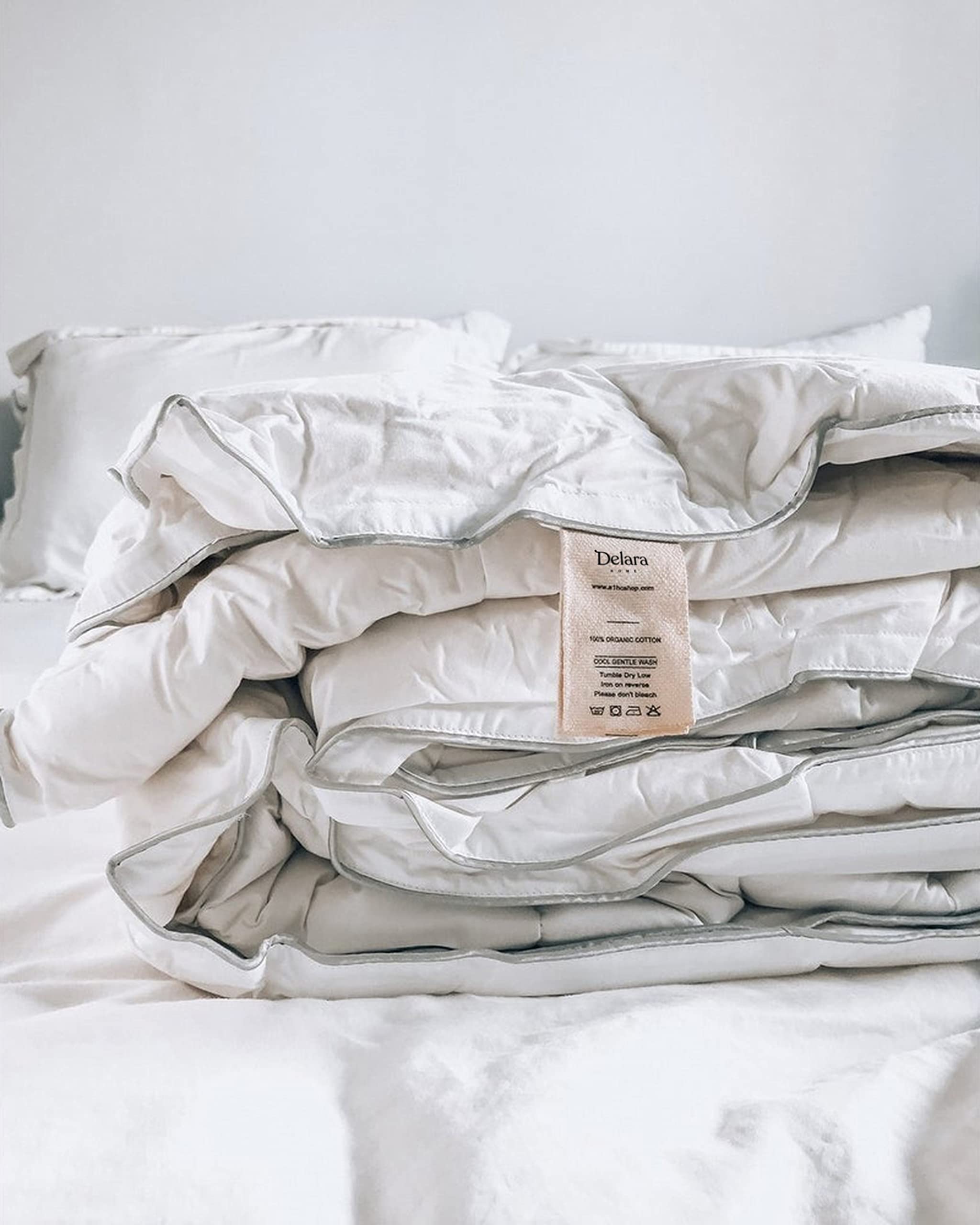 Delara Wool Duvet Insert or Stand Alone Comforter, Sateen Noiseless Organic Cotton Shell, Baffle Box Construction, 8 Tabs (Queen(88"X92"), 200 GSM Summer Spring)