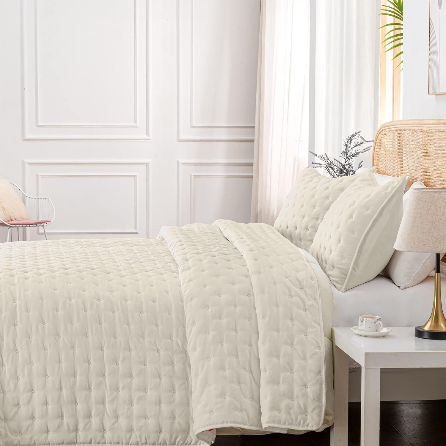 HIARUO Twin Quilt Set - Soft Warm Ultrasonic Reversible Coverlet Bedspread Set (68 x 90 Inch) with 1 Pillow Sham (20 x 26 Inch), Beige