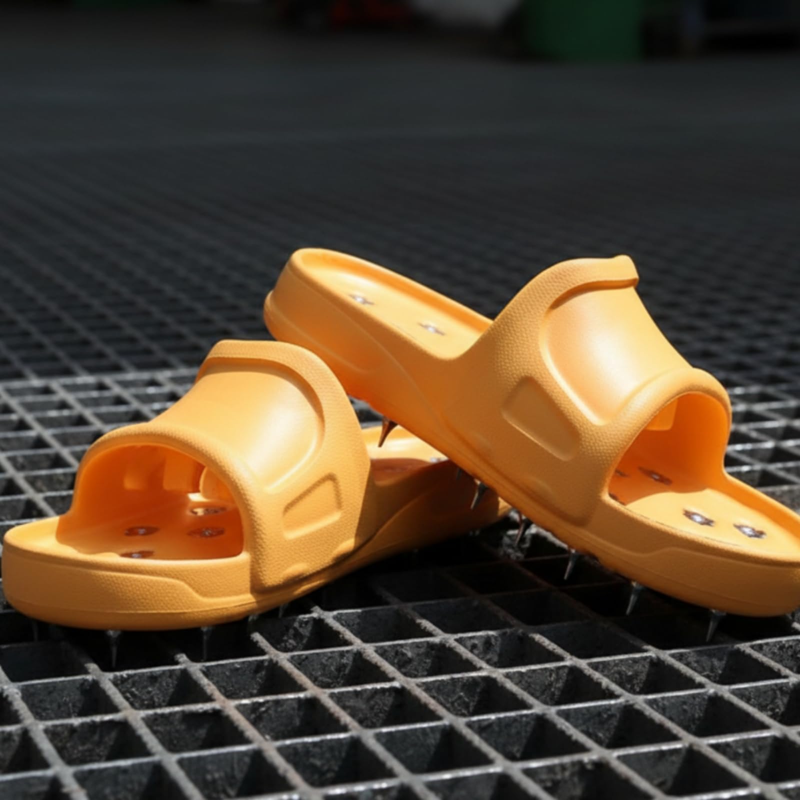Nagelschuhe mit Spikes, S 38-40 | Leichtes EthylenvinylacetatMatial, Praktisches Schlüpfschuh Design, Arbeitsschuh mit Metallspikes, für Epoxidharzarbeiten
