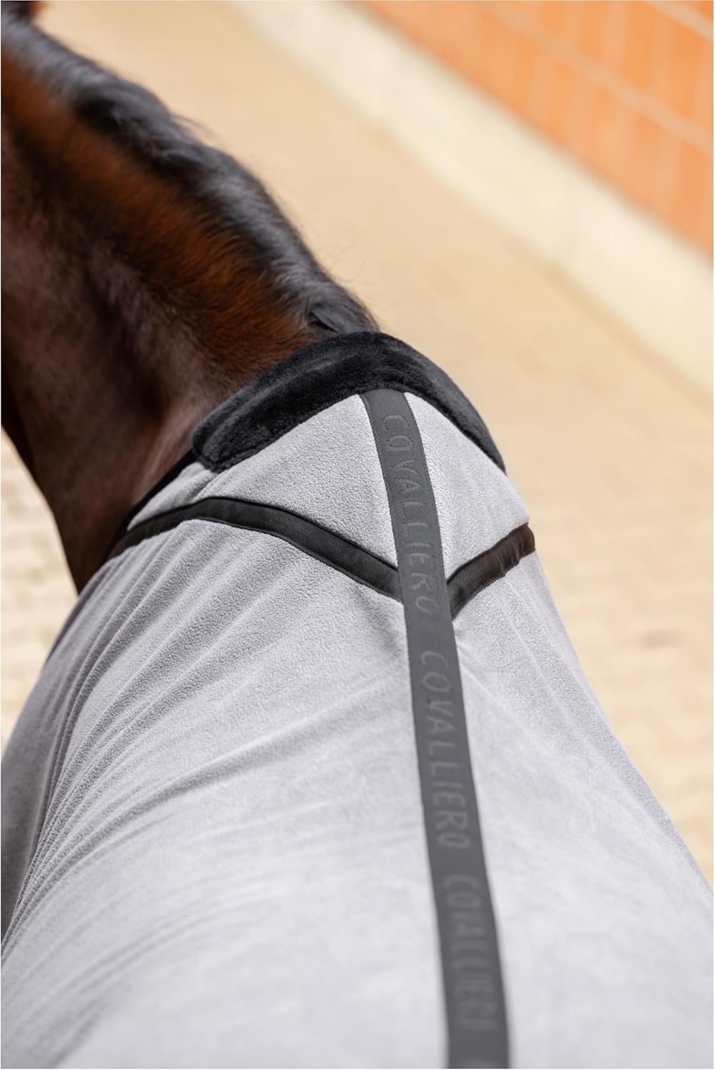 Covalliero - Fleece Blanket - Horse Cooler Blanket - Blanket with Fur Withers Padding, Cross Surcingles, Chest Buckle & Tail Strap - Breathable Horse Blanket in Steel Grey - Size 135 cm
