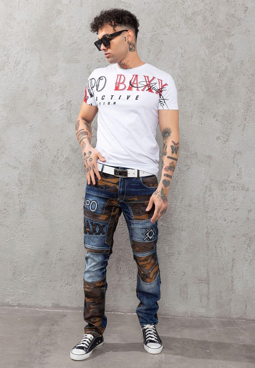 Cipo & Baxx Herren Jeanhose | Destroyed & Frayed Denim mit Nieten, Kunstleder, Ziernähte & Graffiti | Fashion & Biker Style