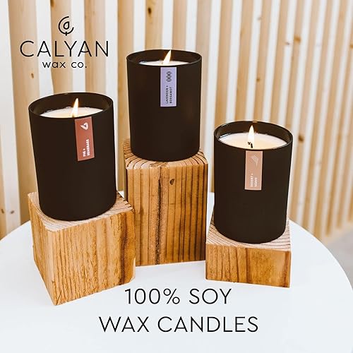 Miniatura 8 de Calyan Wax - Vela perfumada de cera de soja, vetiver y tonka para el hogar, vela prémium con aceites esenciales, 10.2 onzas, tiempo de combustión de