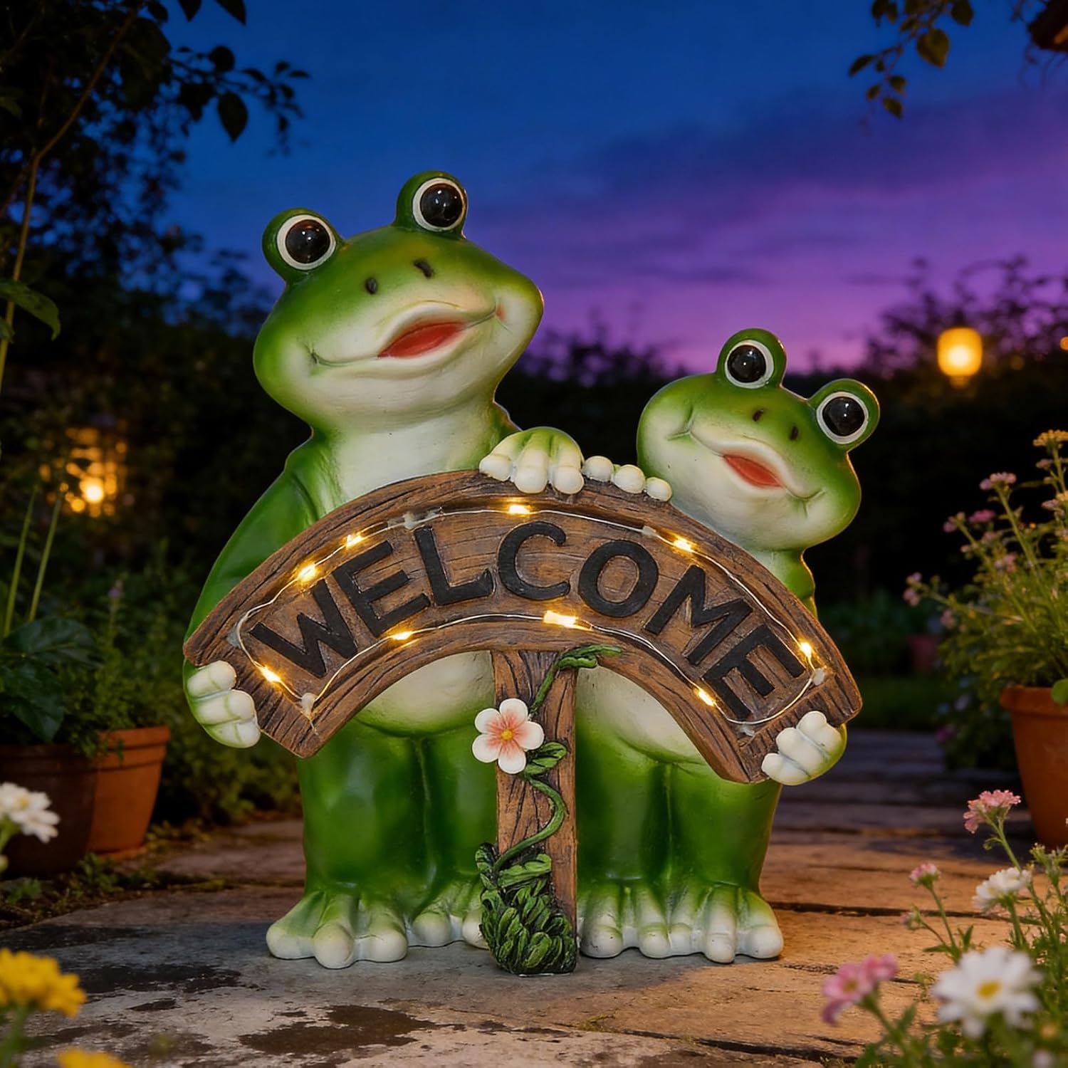 Frog Garden Decor, Frog Solar Garden Statue, 8.26" Frog Outdoor Decor, Outdoor Solar Garden Figurines Decorative Art Housewarming Welcome Sign Gifts for Patio Yard Lawn Ornament