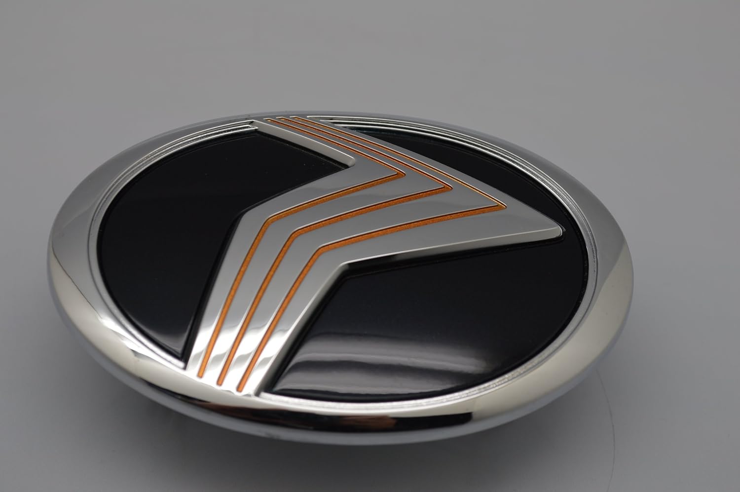 トヨタ プログレ フロント エンブレム 黒 エンブレム 車 バイク Amazon