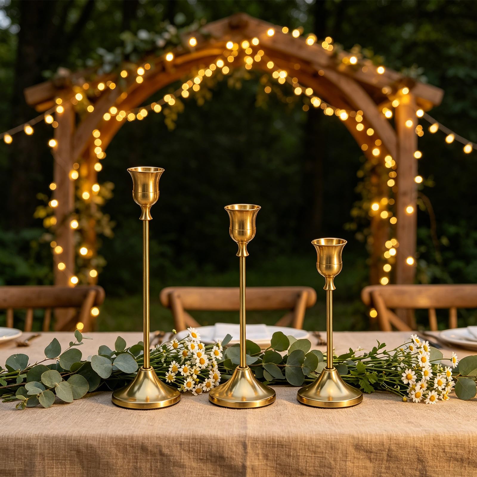 Mikikit Vintage Kerzenhalter für Stabkerzen aus Aluminiumlegierung 30 Stück Goldfarben mit Sicherem Kerzensitz und Minimalem Wachstropfen für Schlafzimmer und Dinnerpartys