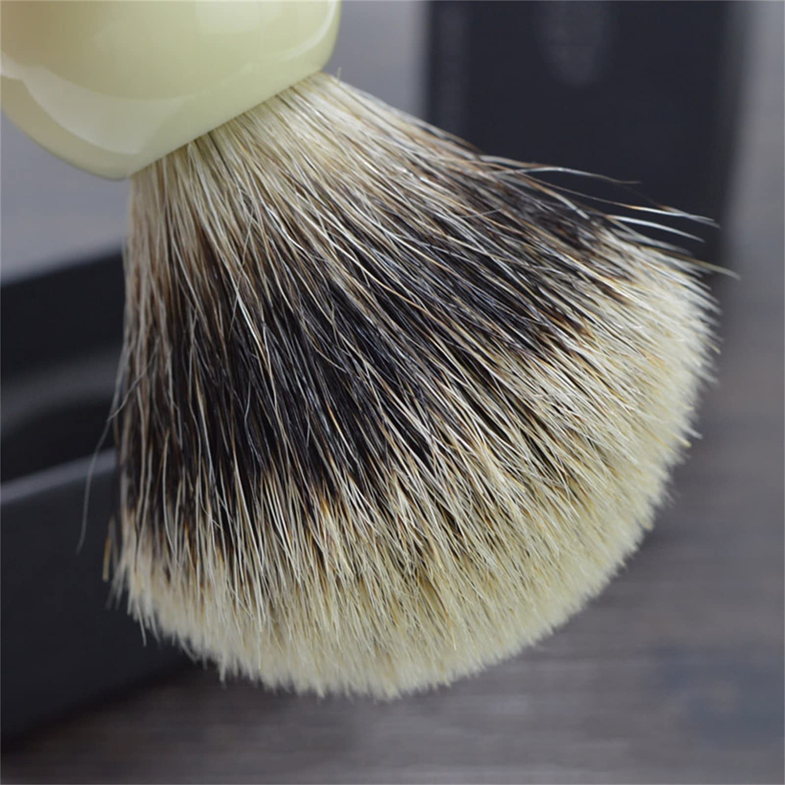 Pennello da Barba Alta qualità Capelli di Tasso Durevole Manico in Resina Barba Sapone Pennello in Schiuma Fatto a Mano Rasatura Spazzola