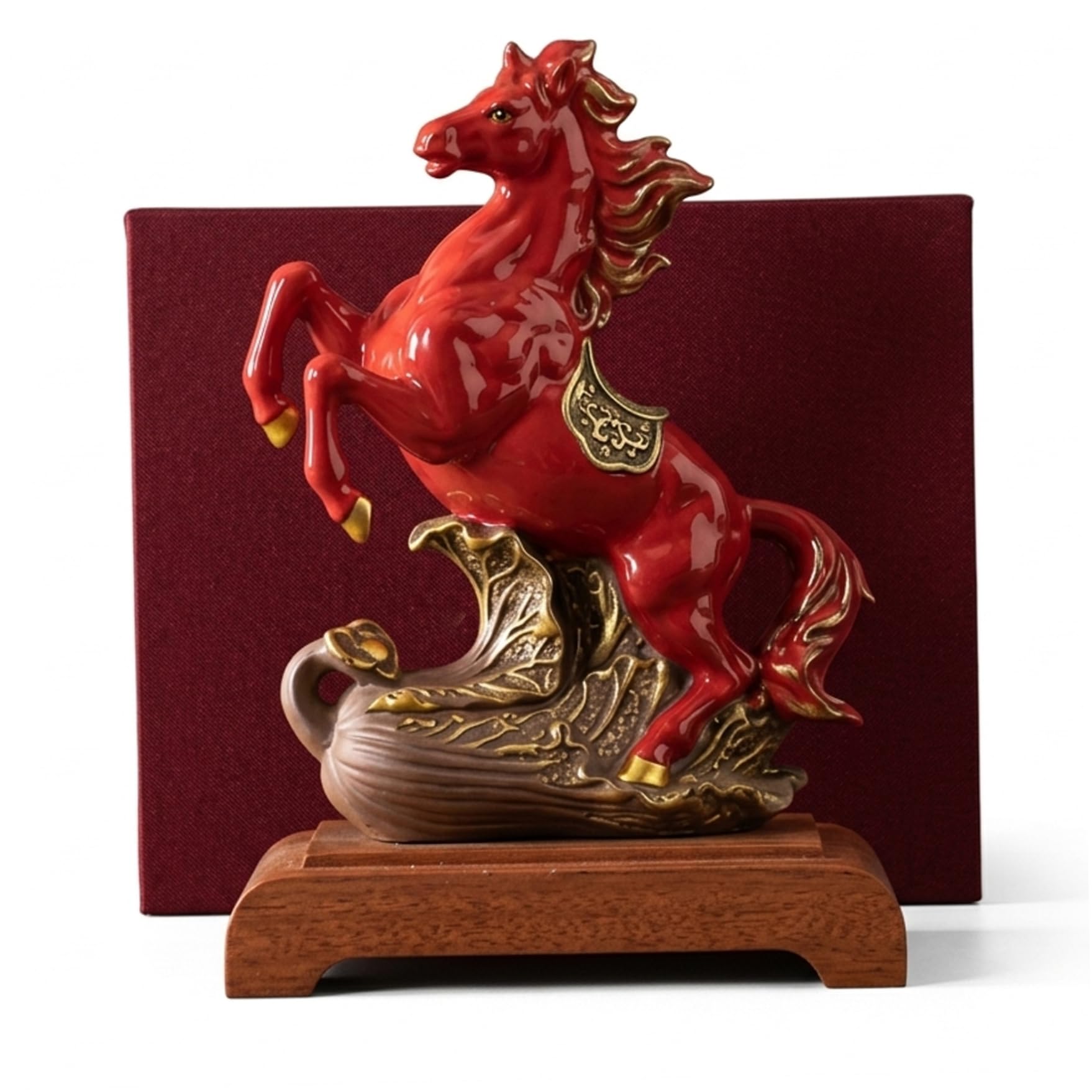 Statue de cheval rouge céramique pour raviver une déco fade