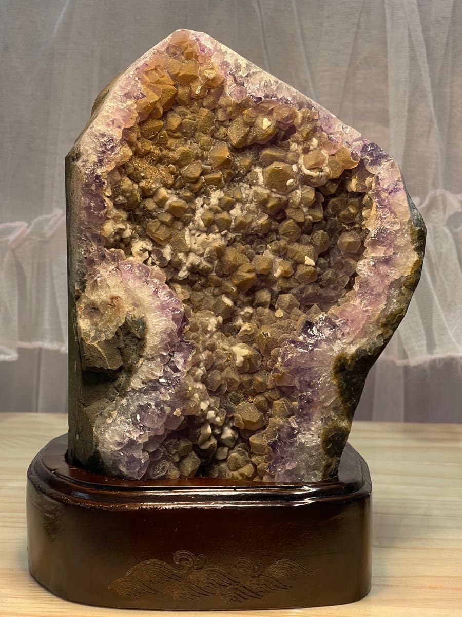 綺麗❣️原石 天然石浄化ウルグアイ産金色系アメジストクラスター 台座付き 綺麗❣️原石 天然石浄化ウルグアイ産金色系アメジストクラスター 台座付き
