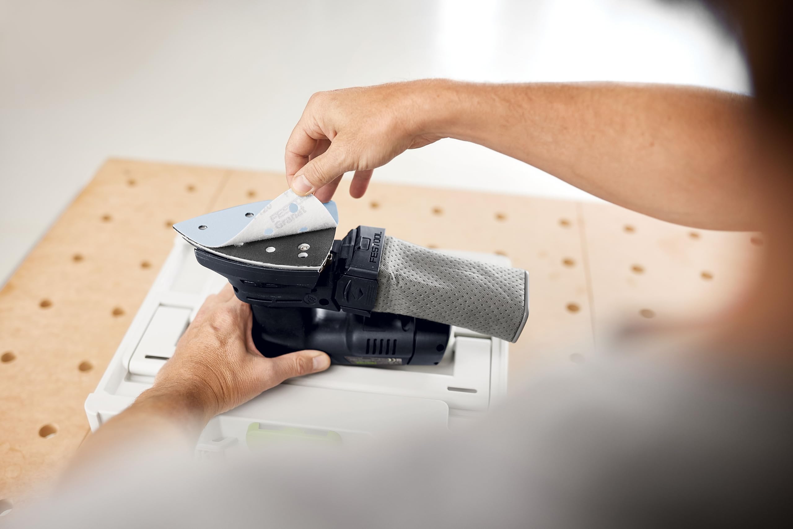 Festool Systainer³ para abrasivos SYS-STF DELTA GR-Set | Incluye 100 hojas de lija P60-P220 para pinturas VOC en el maletín SYS3 M 112 – abrasivo delta duradero para suelos duros