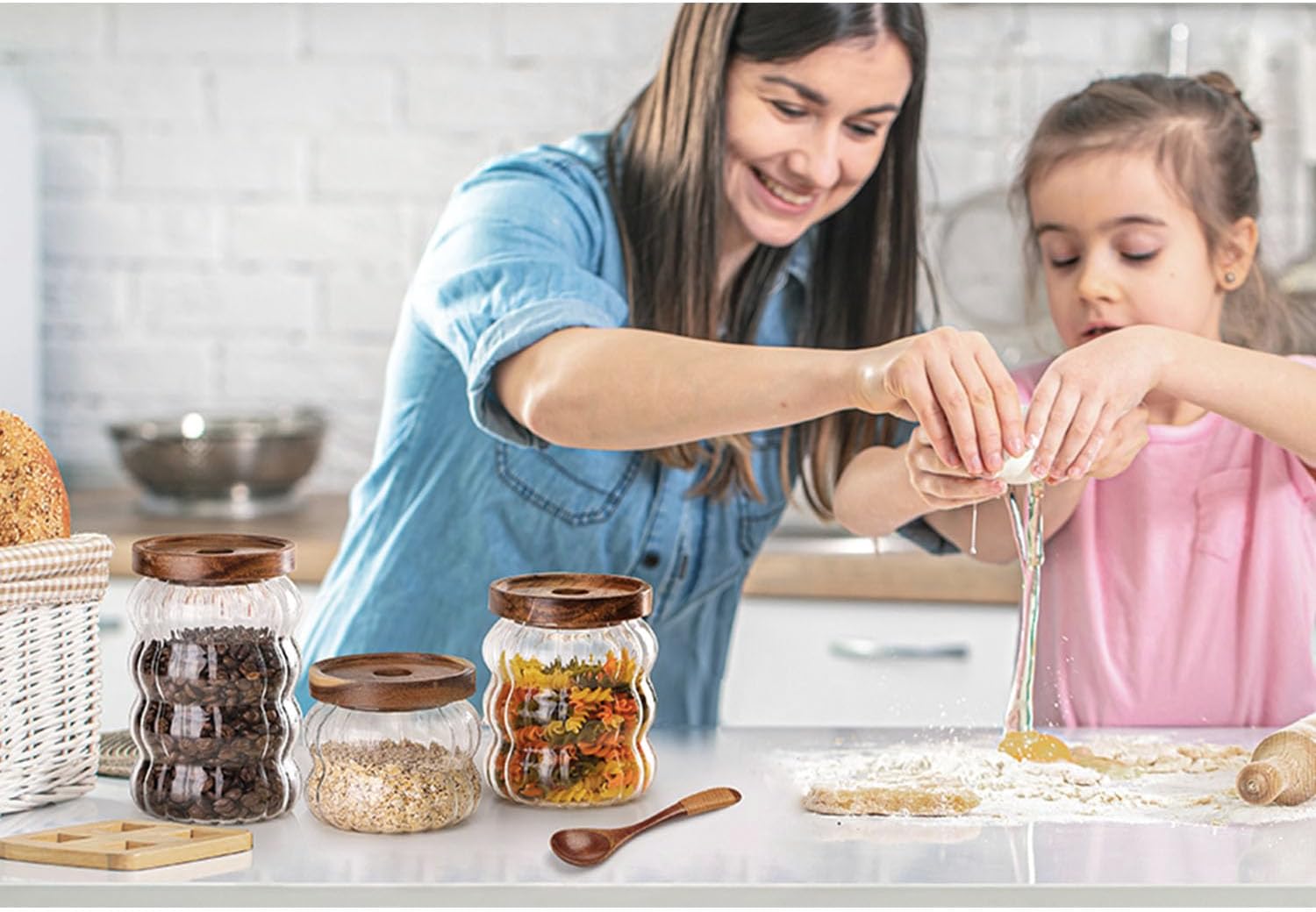 Glass Food Storage Container Jar with Airtight Seal Acacia Wood Lids Clear Glass canister Coffee,Tea,Spice Containers Sugar,Cookies,Nuts,Snack,Candy Jar