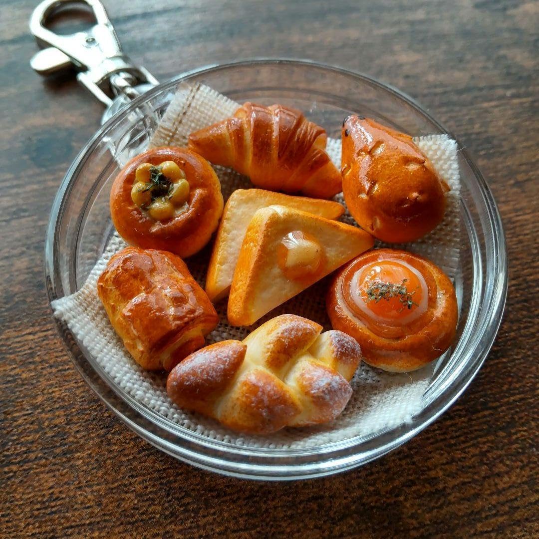 ハンドメイド パン ミニチュア ベーカリー キーホルダー Amazon.co.jp: ミニチュアパン キーホルダー : おもちゃ