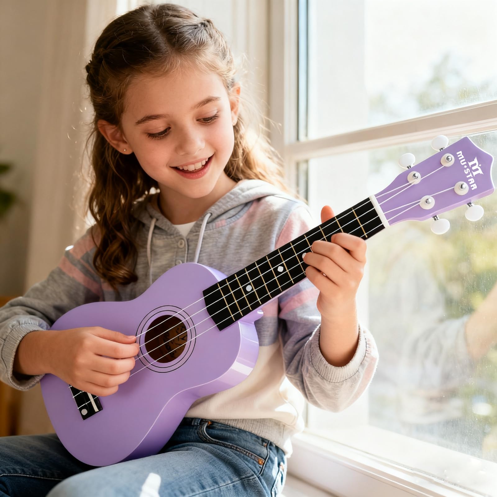 MUSTAR Sopran-Ukulele für Anfänger, 53,3 cm, Lindenholz-Ukulelen für Anfänger, Ukulelen-Set mit Gigbag, Gurt, violettes Ukulelen-Set