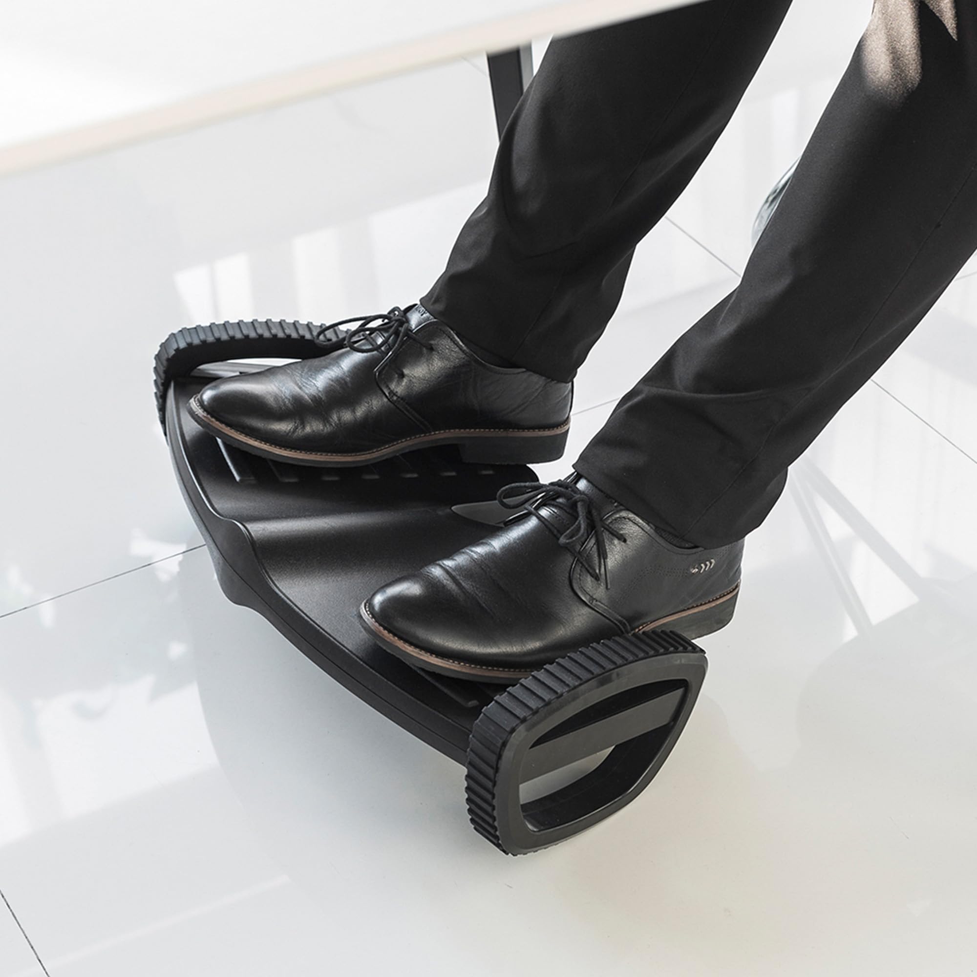 Ergolutions® Aktiv Fußstütze - Höhenverstellbar, Wippfunktion, Massage-Oberfläche, für dynamisches Stehen & Sitzen, Rutschfest, Schwarz, Ideal für Büro & Home-Office