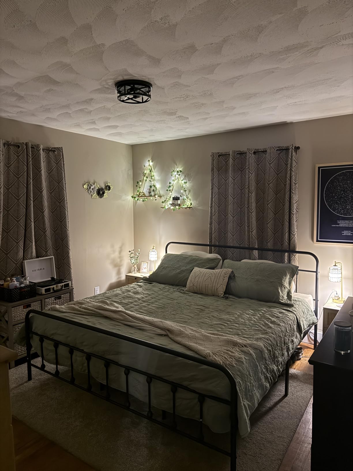 Cozy king-size bed setup example