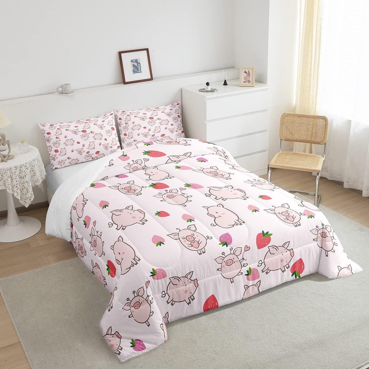 Feelyou Pig Print Comforter Set Cartoon Pigs Bedding Set Lovely Animal Print Comforter Strawberry Pink Quilted Duvet Set for Kids Boys Girls Adults Twin Size Bedding Collection 2Pcs