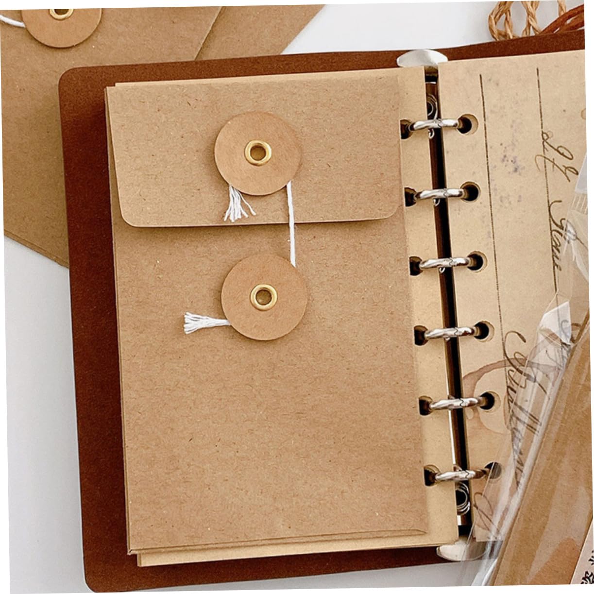 5 Handgefertigte Quadratische Kraftpapierumschläge mit Knopfverschluss Vintage Stil für Grußkarten und Hochzeits Einladungen zur Praktischen Aufbewahrung