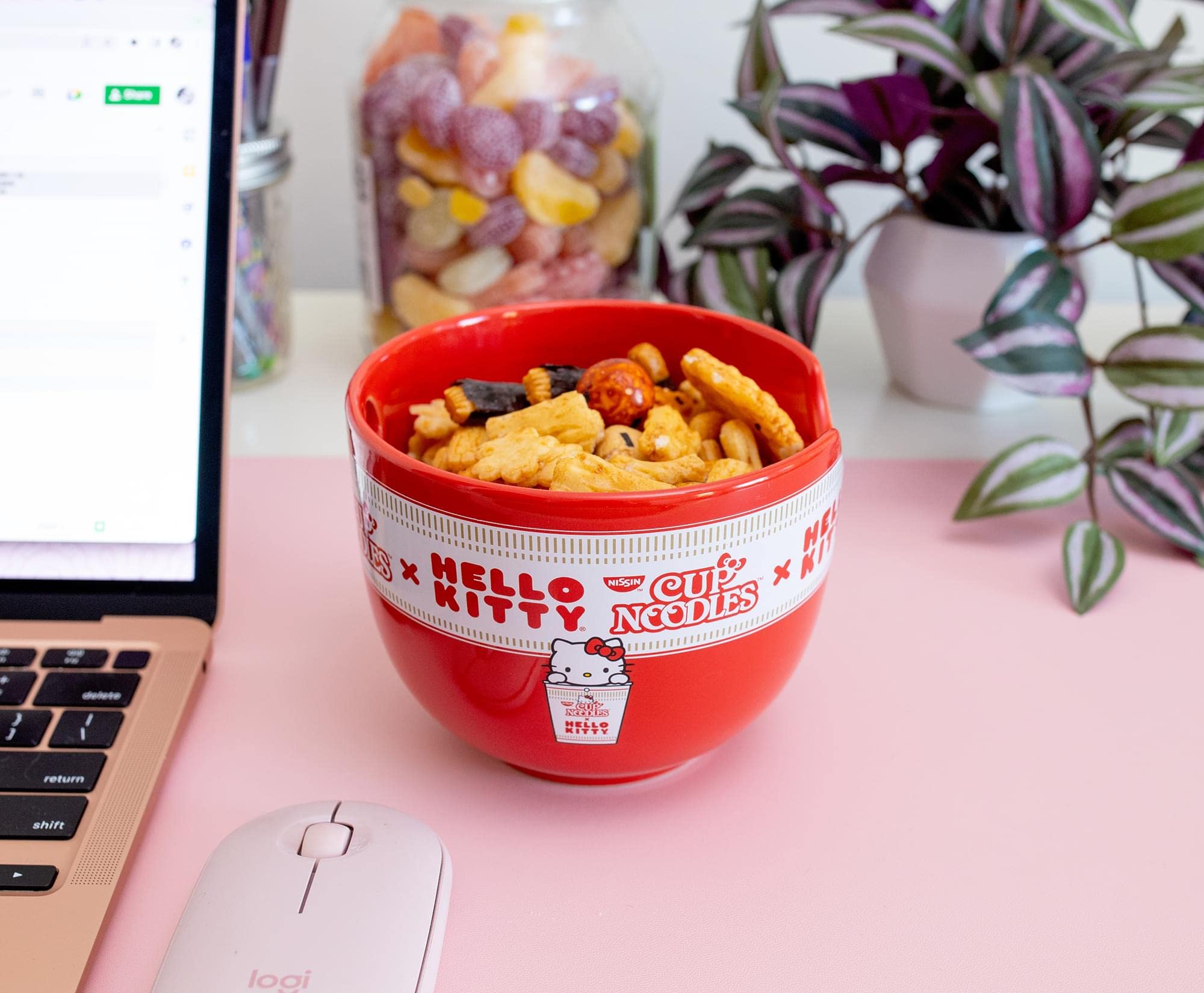 Silver Buffalo Sanrio Hello Kitty x Nissin Cup - Juego de vajilla de cerámica roja | Incluye cuenco de fideos ramen y palillos de madera