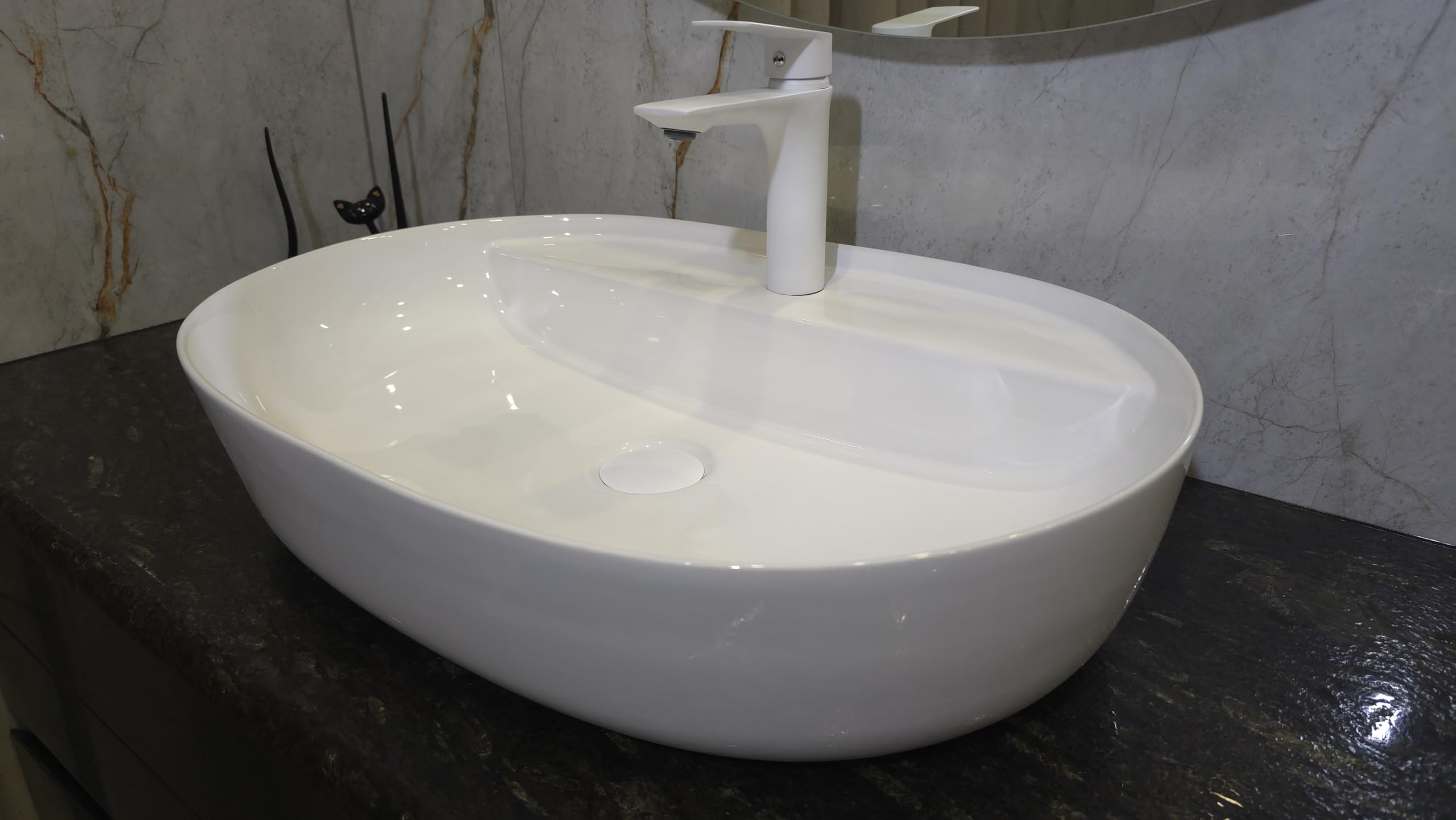 Umywalka owalna ceramiczna - 60 x 40 x 13 cm - nablatowa biała - do rąk
