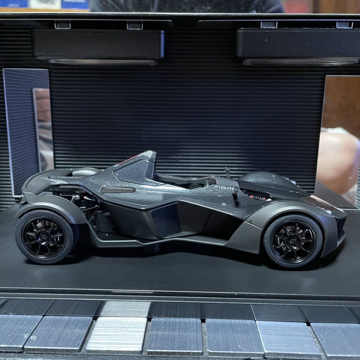 未展示品 オートアート 1/18 BAC Mono メタリックレッド オートアート コンポジット 1/18 BAC モノ メタリックレッド