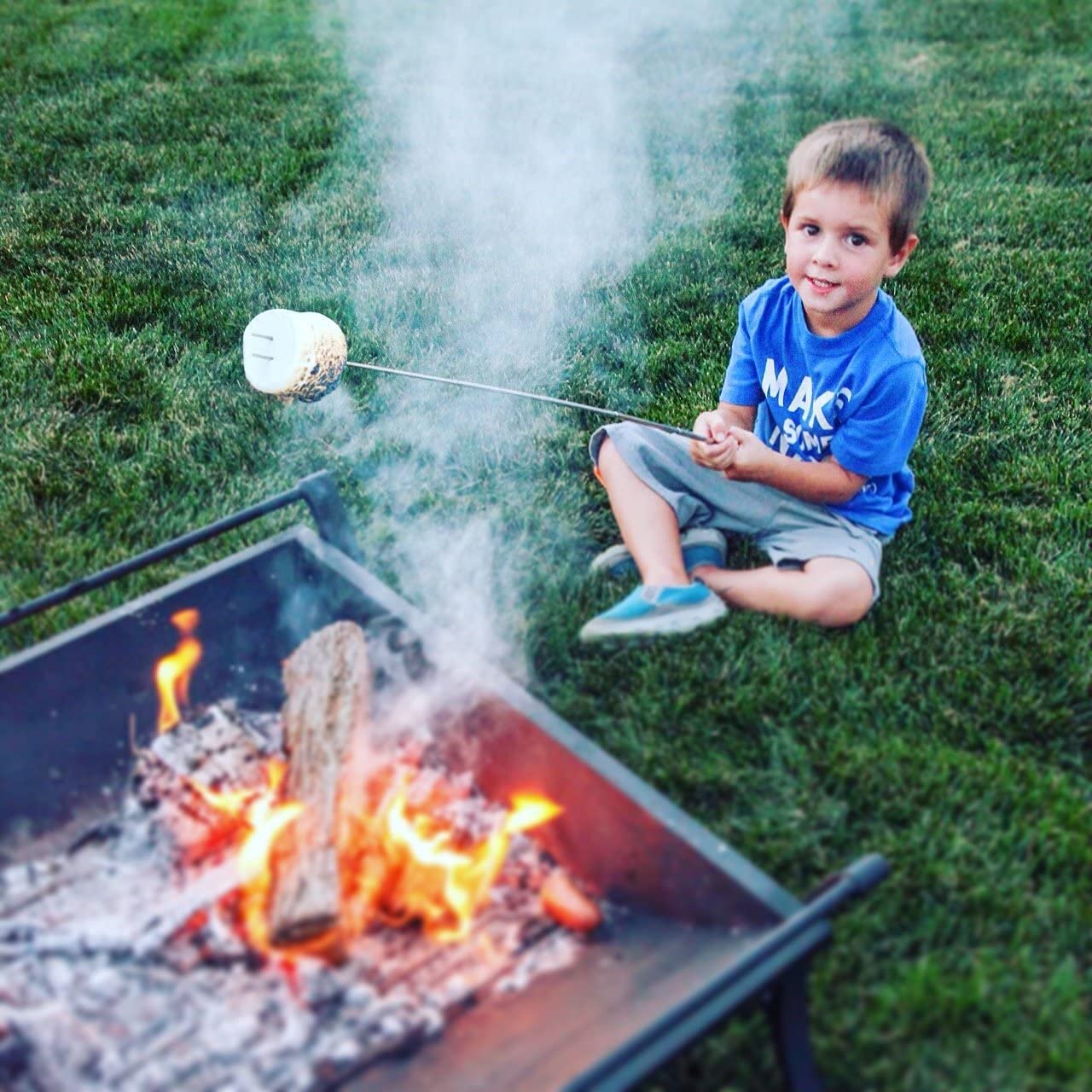 MalloMe Palitos para Asar malvaviscos - Brochetas Smores para Kit de Pozo de Fuego - Accesorios para Acampar Perros Calientes Campfire Marshmellow