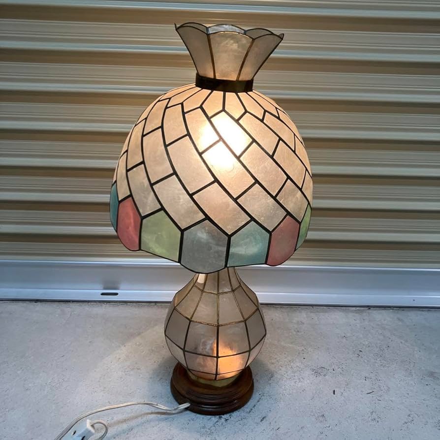 Amazon.co.jp: アンティーク ステンドグラス シェルランプ