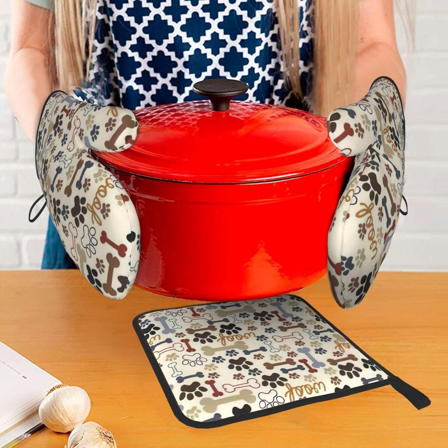 Dog Bones Paw Print Heat Resistant Microwave Gloves, Used for Baking, Cooking, and Fashion Kitchen Essentials