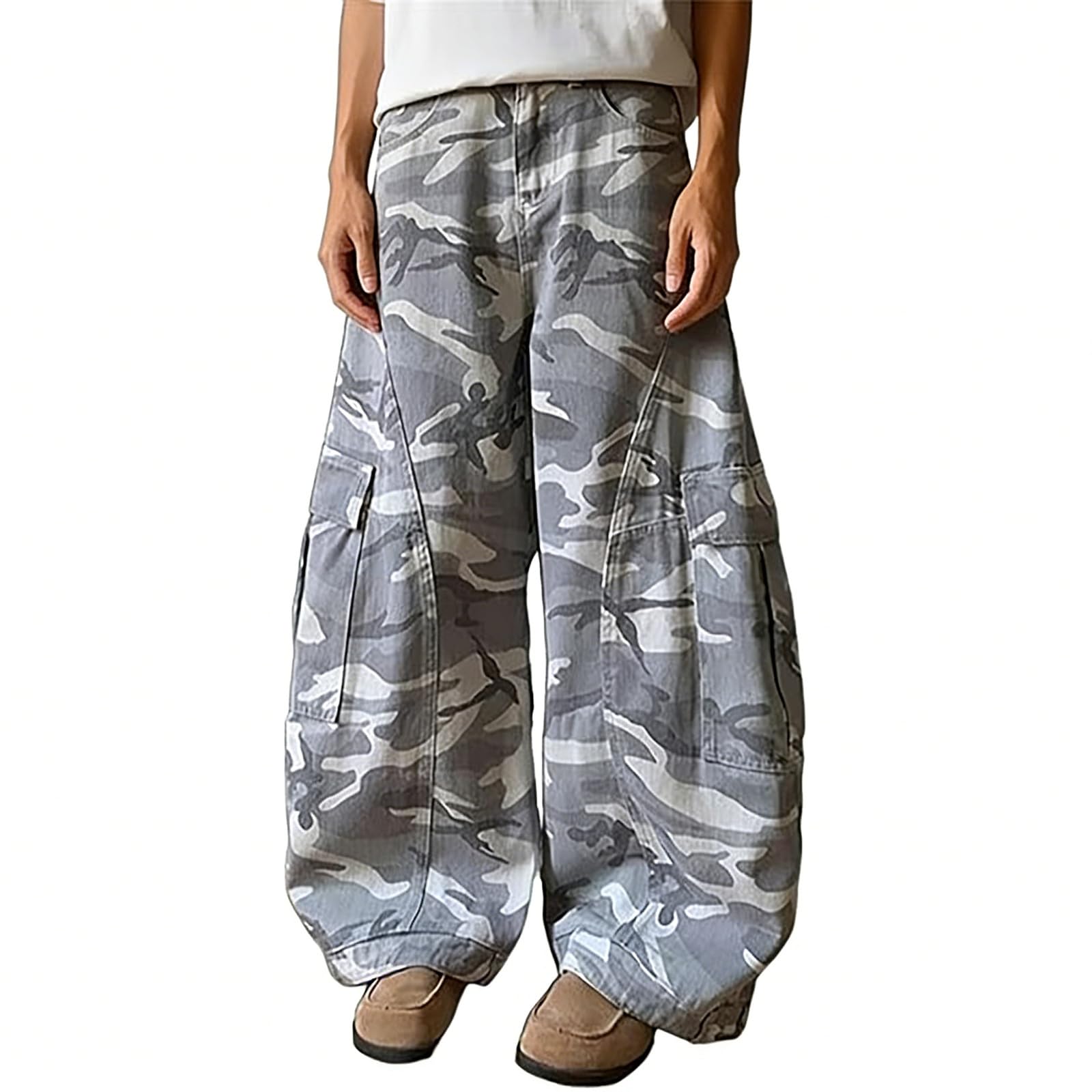 Jean cargo rétro à jambes larges doté d'un design unique à poches asymétriques