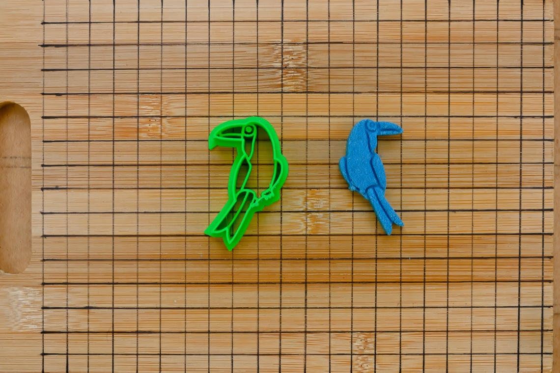 Black Exotic Toucan Cookie Cutter Sitting Toucan Detailed Tropical Bird Shape Colorful Jungle Animal Biscuit Mold Fondant Cutter Clay Tool Reusable Baking Accessory Multi Size