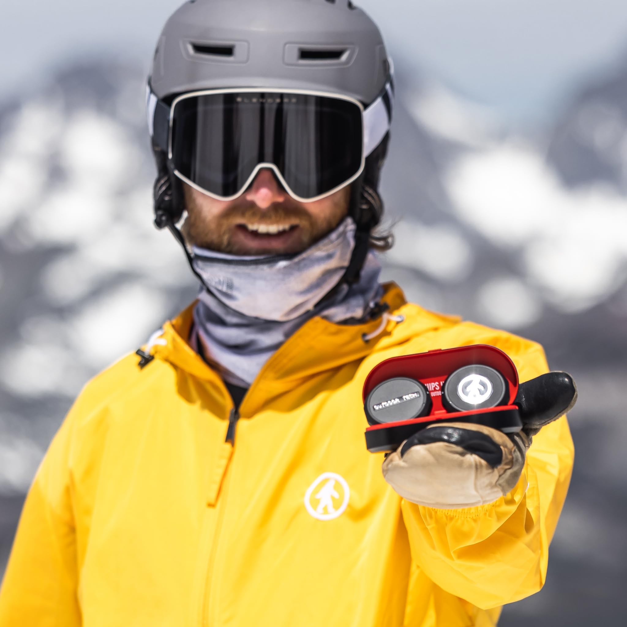 Outdoor Tech Chips Ultra 2.0 - Universal Helmet Audio - Premium Helm Bluetooth Headset - True Wireless Snow Helmet Audio - Easy Touch Controls, Kompatibel mit Google Assistant und Siri