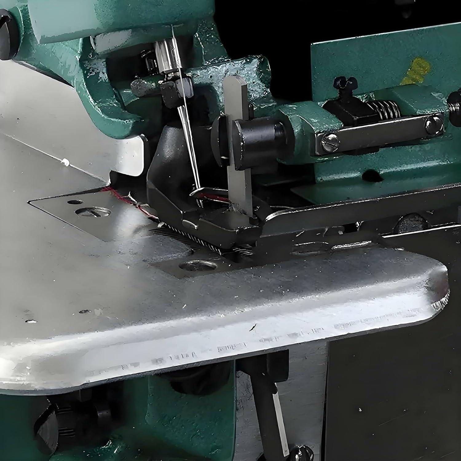 Remalladora Industrial De 3000 Puntadas por Minuto con Armazón Metálico, Longitud De Puntada De 1.5-3.2 Mm, para Algodón, Seda Y Mezclilla. Black