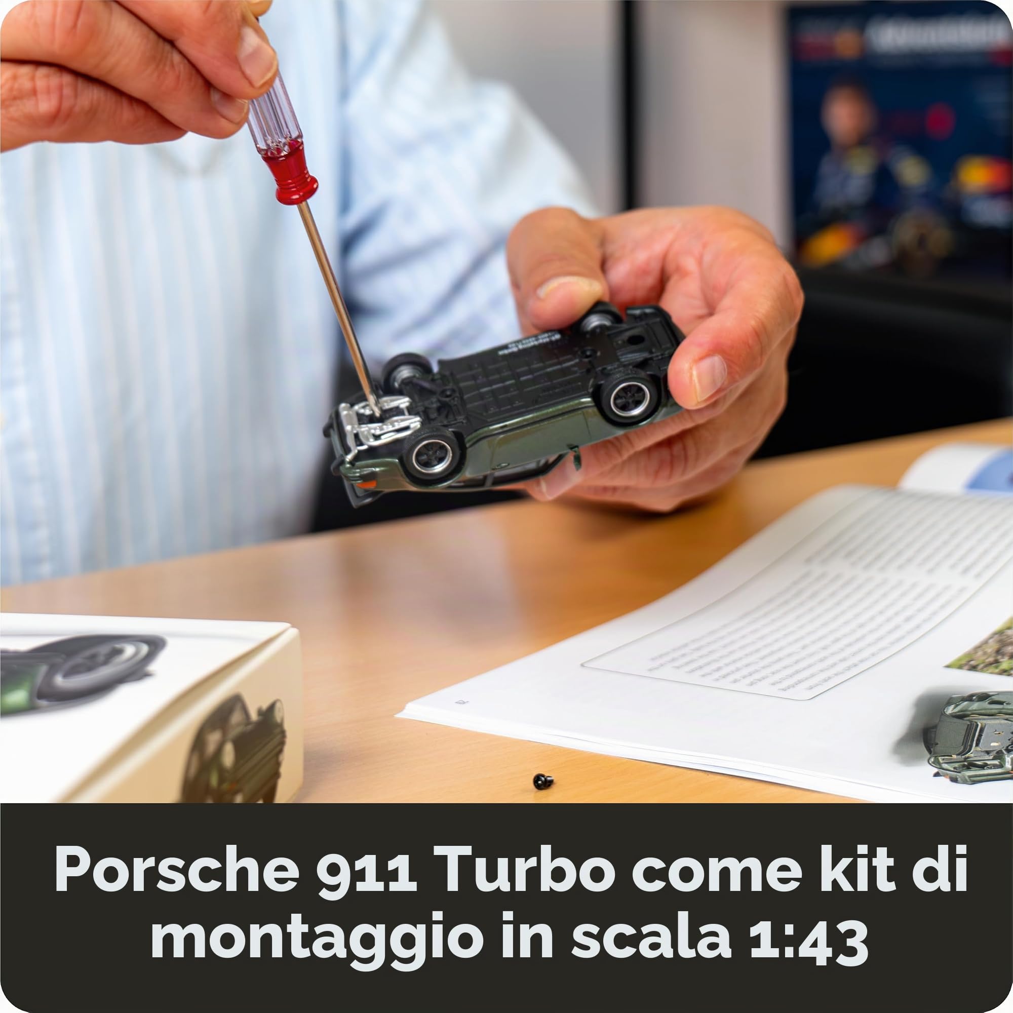 FRANZIS 67233 - Calendario dell'Avvento Porsche 911 Turbo, modello in scala 1:43, con modulo audio e libro di accompagnamento a 52 pagine