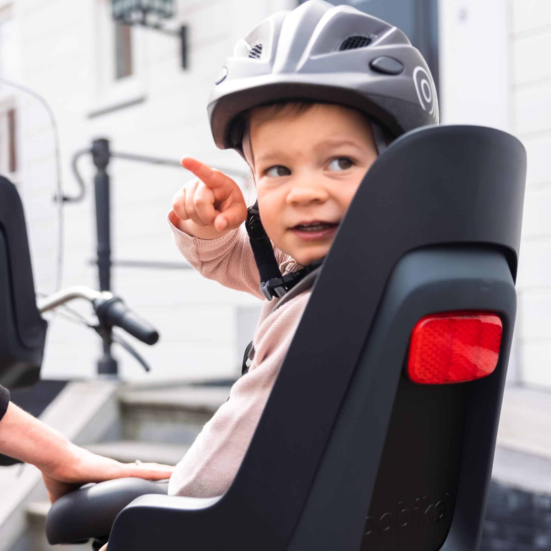 BOBIKE 8012100018 - Silla Bicicleta Trasera One Maxi EB-D para Portaequipajes – Segura y fácil de Montar, Adecuada para niños de 9 Meses a 6 años, hasta 22 kg, Negro Urbano